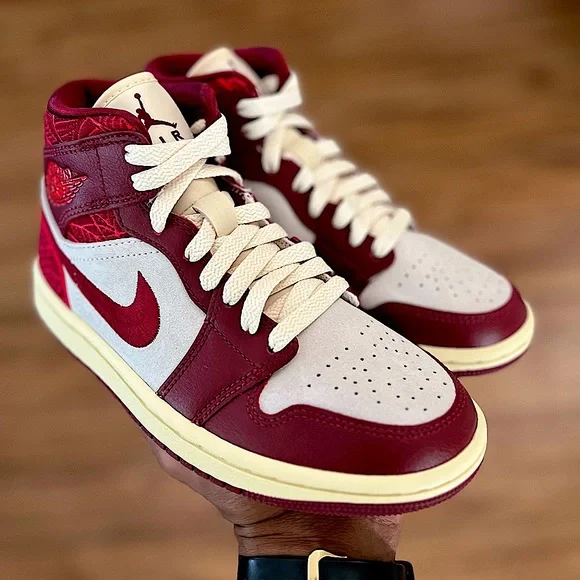 Air Jordan 1 Special Edition “Tiki Leaf” - Picture 2 of 10